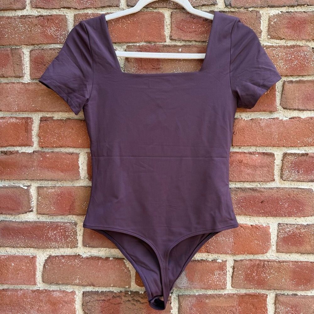 Babaton Contour Square Neck Short Sleeve Bodysuit Burgundy large NEW - Picture 5 of 9
